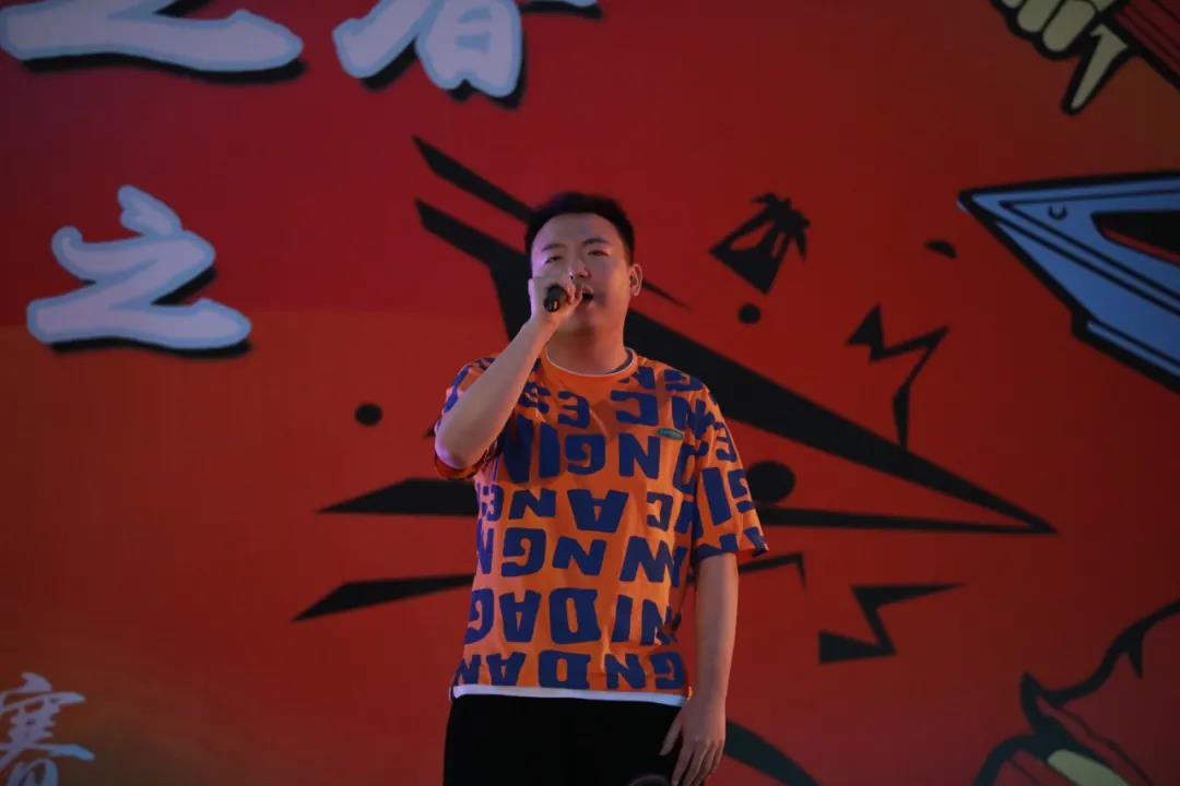 张冰欣《天空之外▲高大伟《苦行僧▲程雨菡《阿刁▲崔智杰