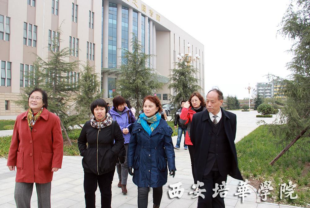 <em>江苏省妇女干部学校</em>领导一行来我校参观考察-