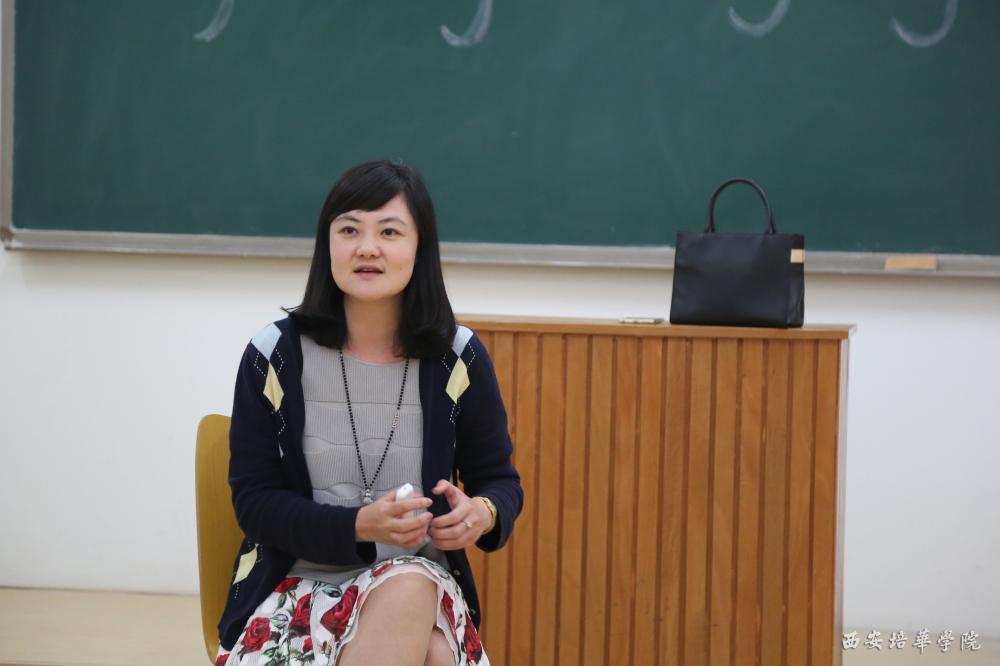 国际教育学院党总支书记梁蕊老师作分享