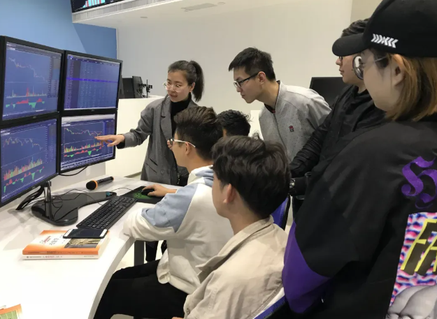 点击图片进入下一页