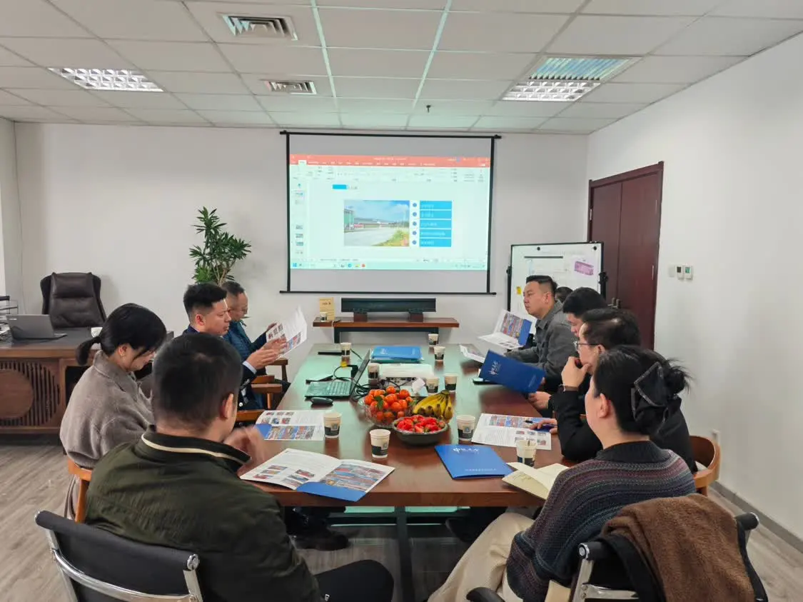 走访团一行在陕西道合重工有限公司与宝鸡籍校友开展集中座谈