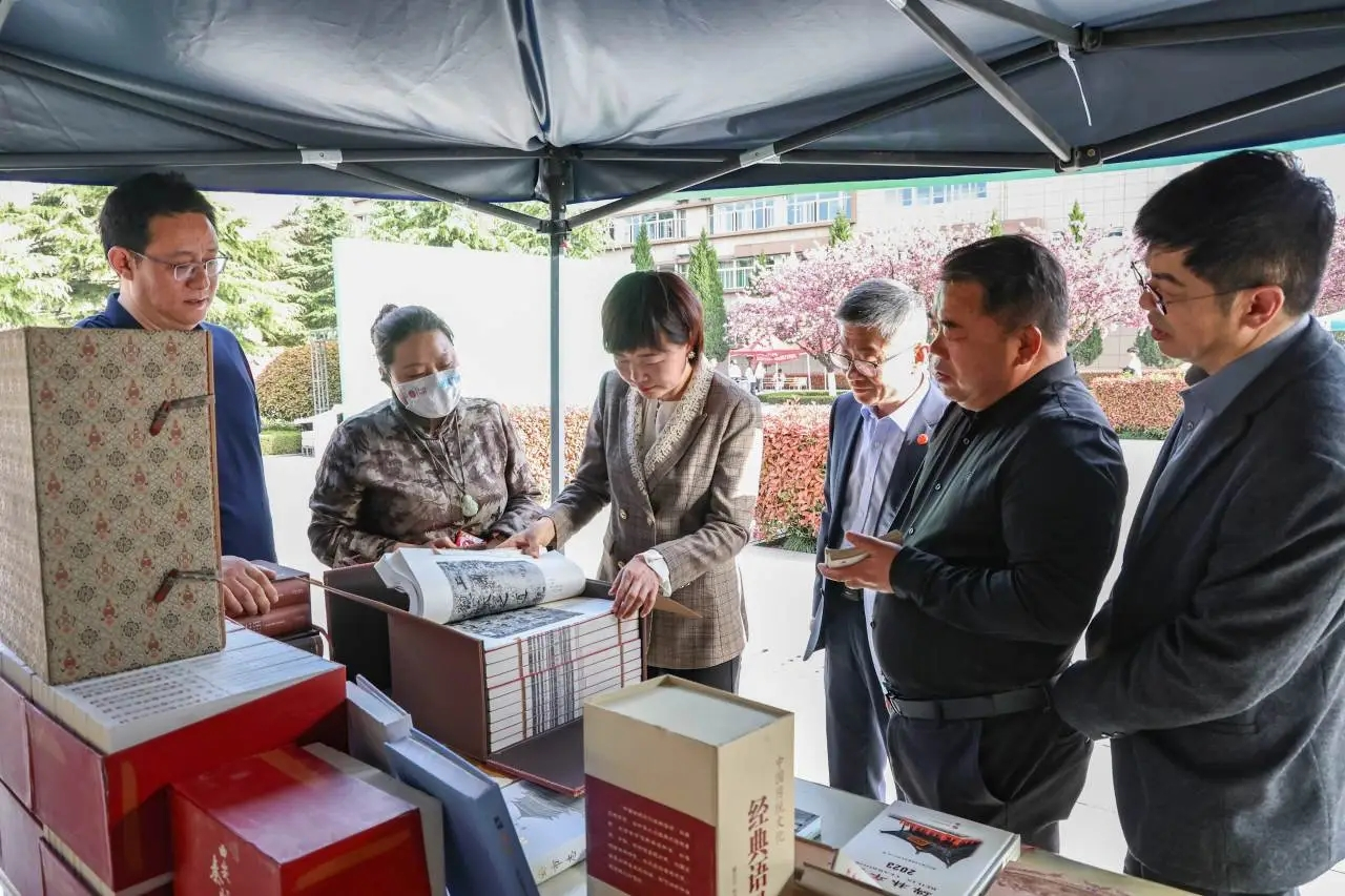 旧书新知 在花香中探索穿越时光的书香_fororder_图片4