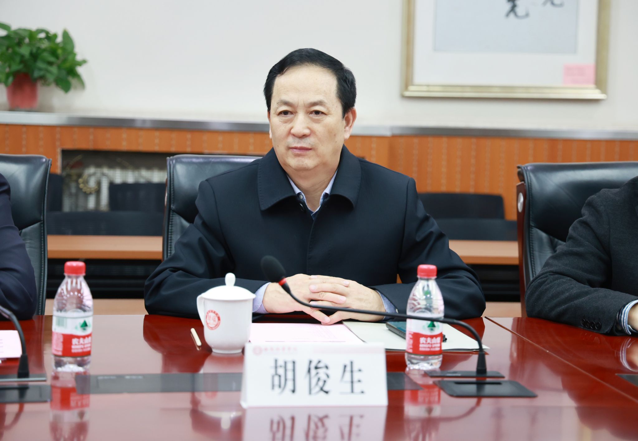 西安培华学院副校长胡俊生赵巍就审核评估工作做专题汇报,分享了学校