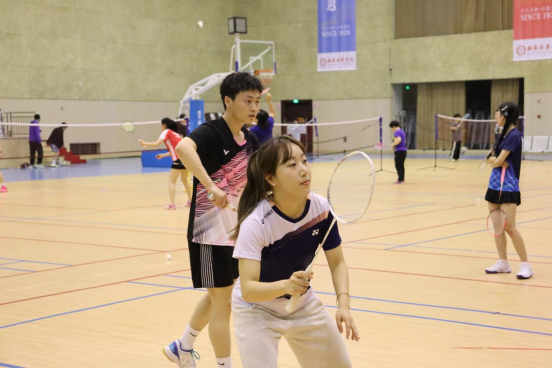 与此同时,张科老师还组织了体院学生队伍与西京学院学生代表队的比赛.