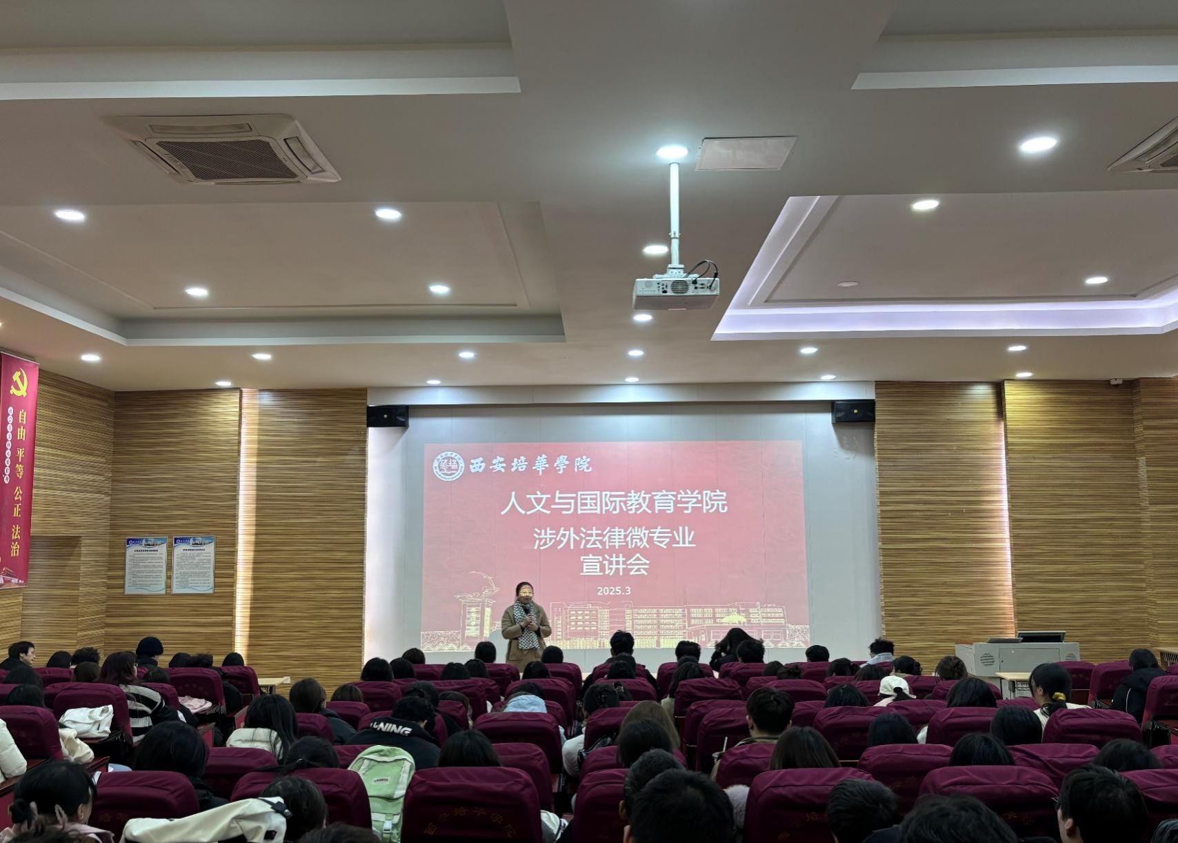 大厅里的人们AI 生成的内容可能不正确。