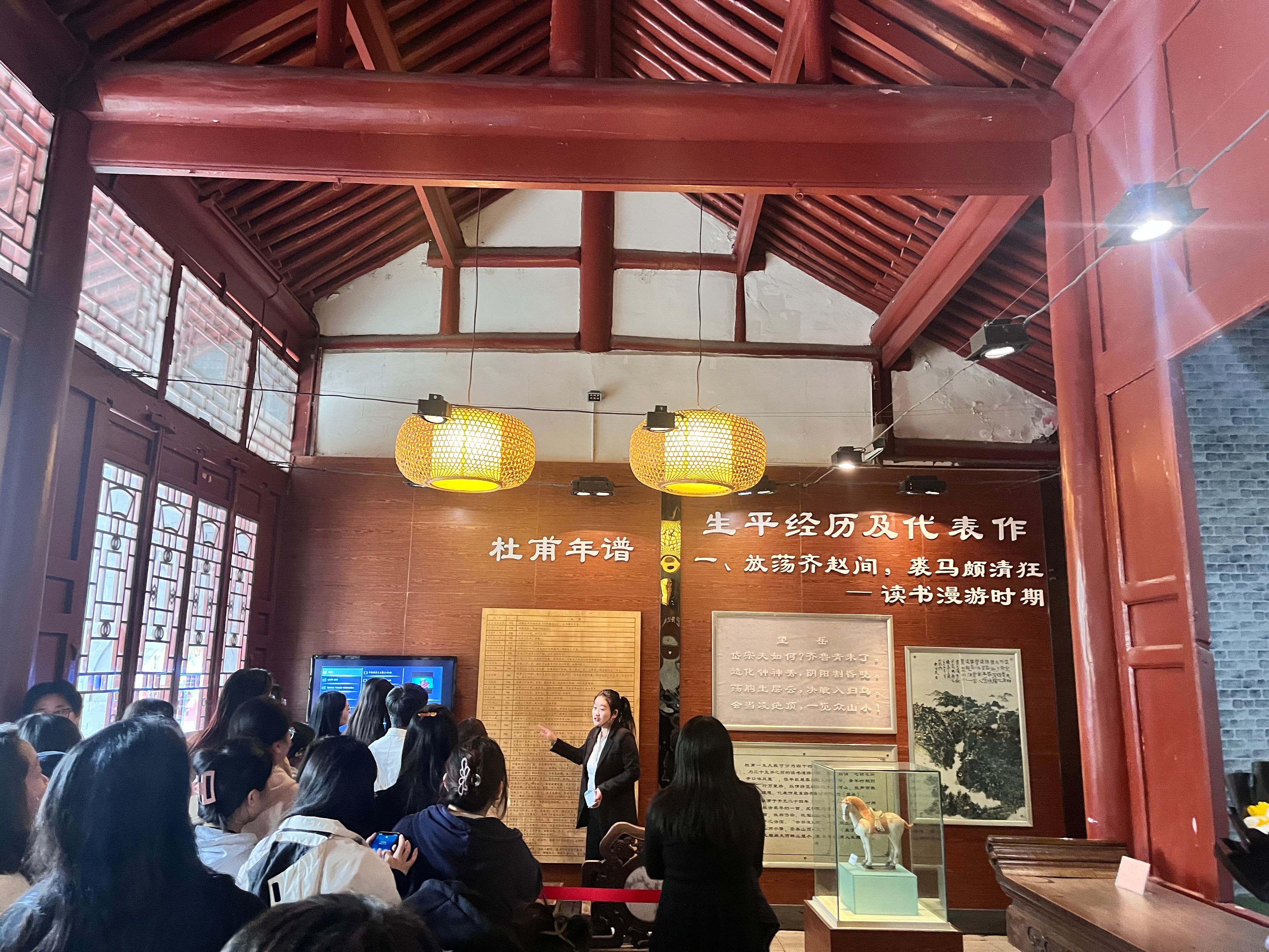 杜公祠工作人员为师生倾情讲解