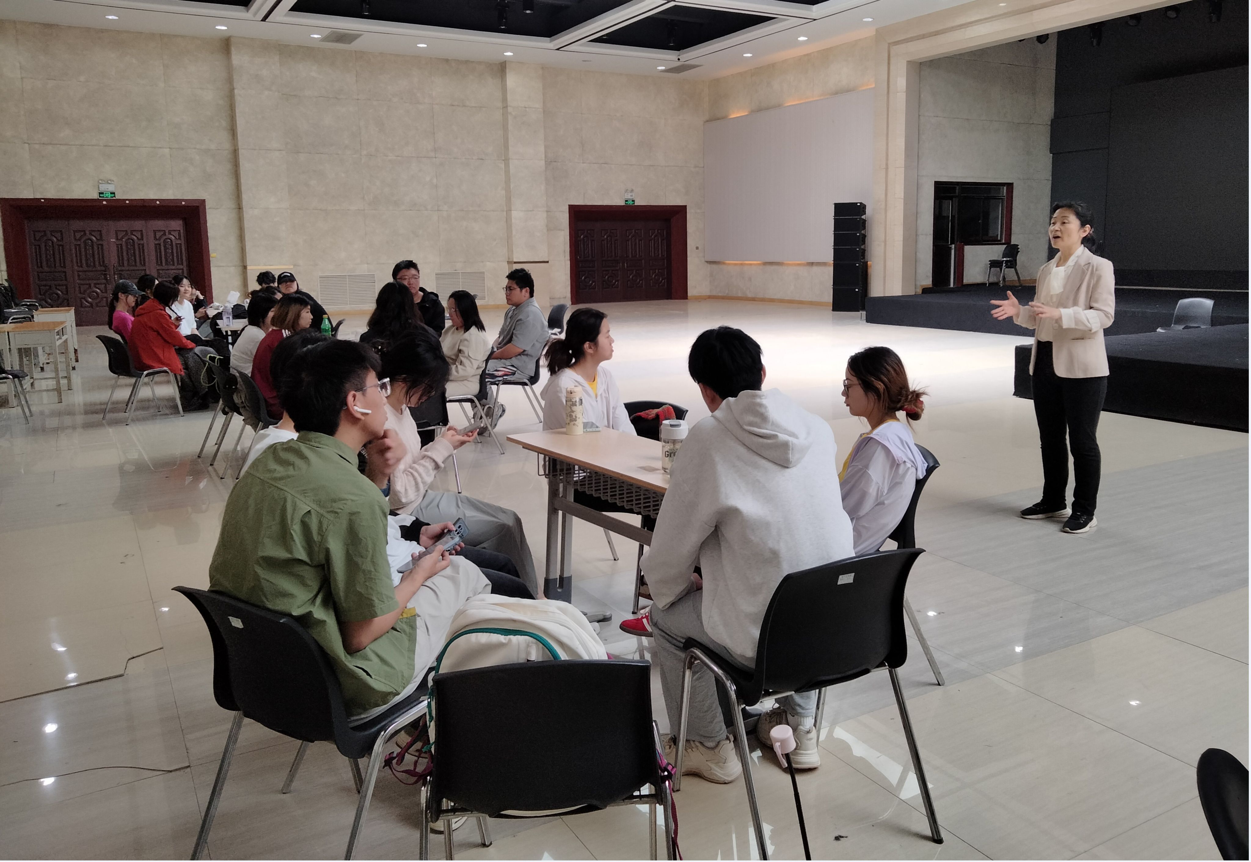 产教融合新实践：戏剧影视文学专业《戏剧排演专题》“剧场化”教学探索
