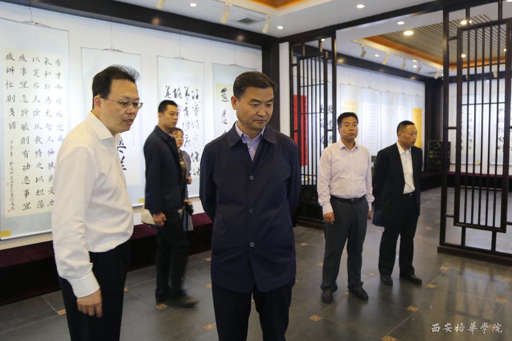 大西安文化体育功能区管委会主任郝兴力一行来校考察调研