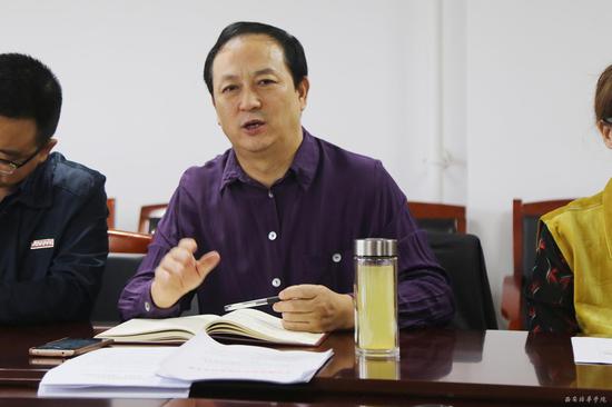 胡俊生书记主持会议并讲话