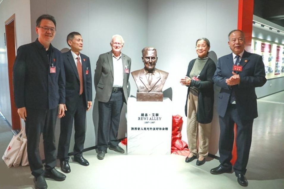 点击图片进入下一页