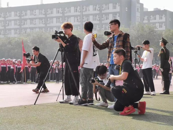 点击图片进入下一页 \