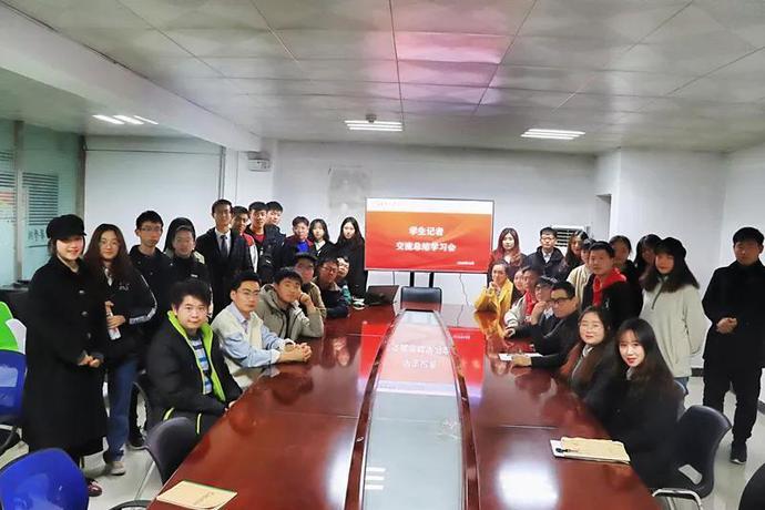 点击图片进入下一页 \