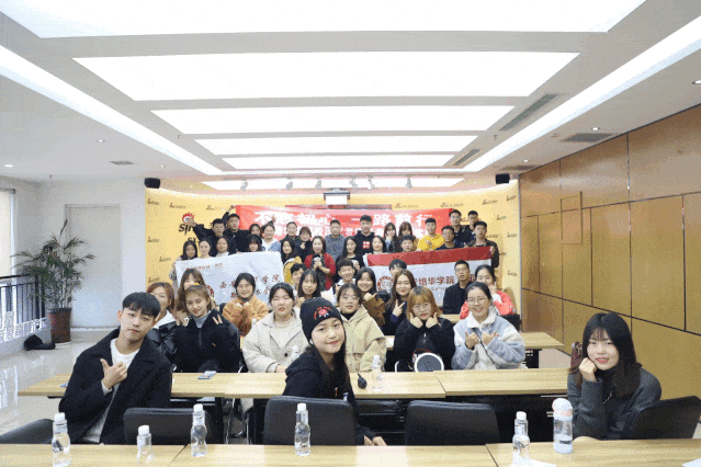 西安培华学院融媒体工作坊师生赴新浪陕西参观学习