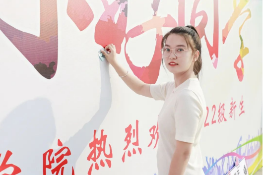 点击图片进入下一页