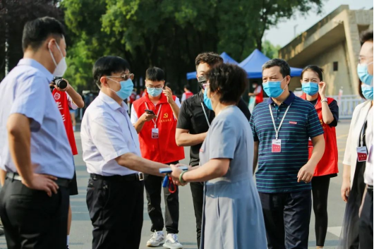 点击图片进入下一页