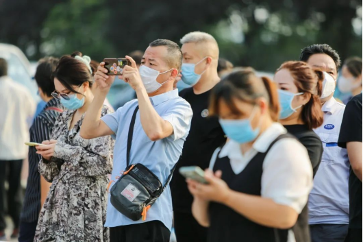 点击图片进入下一页