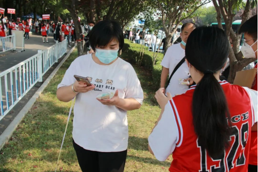 点击图片进入下一页