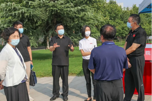 点击图片进入下一页