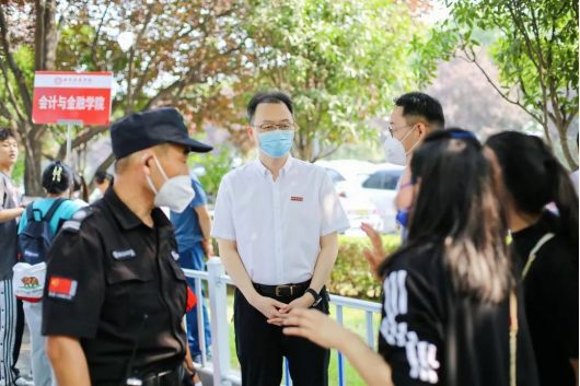 点击图片进入下一页