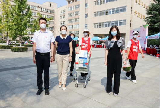 点击图片进入下一页