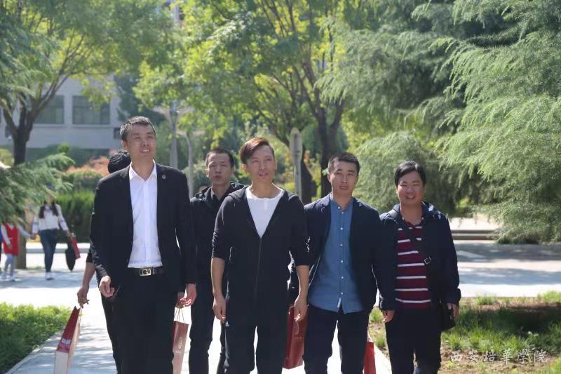 说明: http://www.peihua.edu.cn/__local/B/B3/D7/D5ADC2FC715115BA4BECAA7AE77_90C79FCE_12886.jpg?e=.jpg